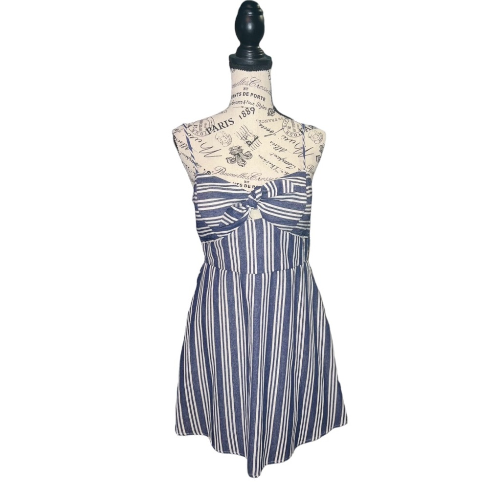 🛍NWOT SPEECHLESS DRESS